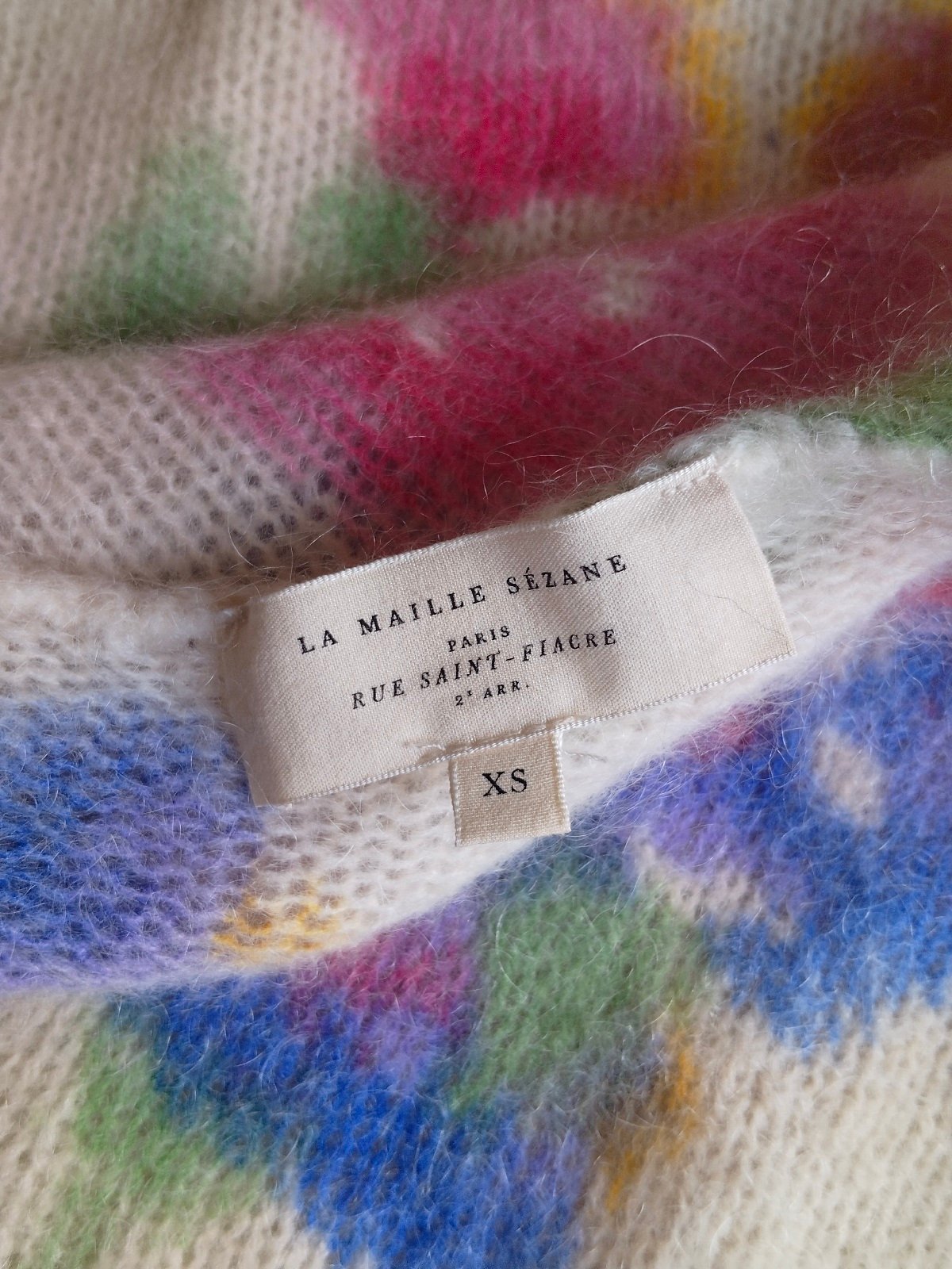Gilet épais doudou ajouré 64% laine kid mohair Sézane XS blanc fleuri multicolore NEUF – Image 10